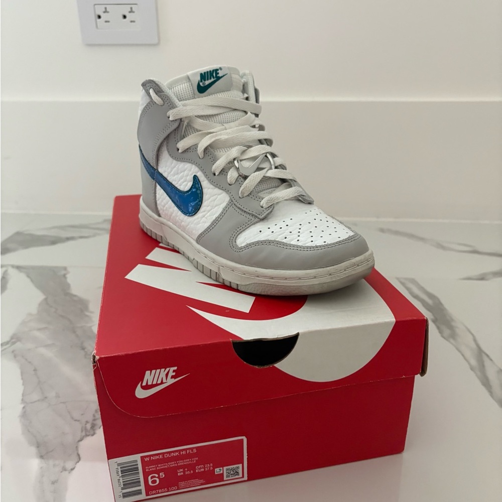 Nike Dunk HI Sneakers